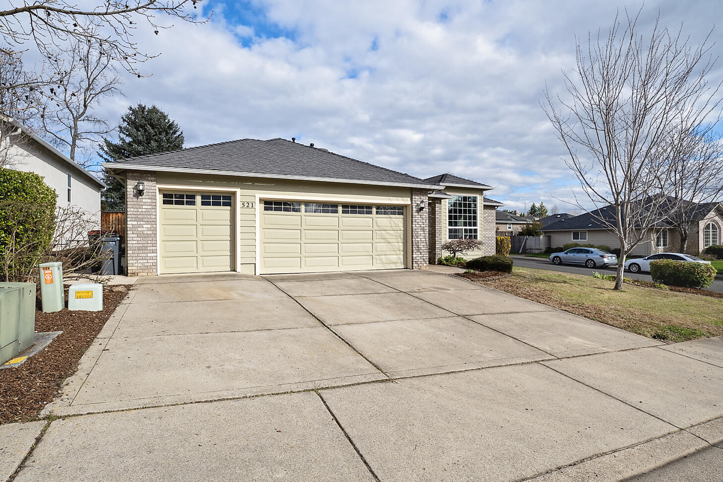 Single Family Residence in Medford OR 521 Sterling Point Drive 23.jpg