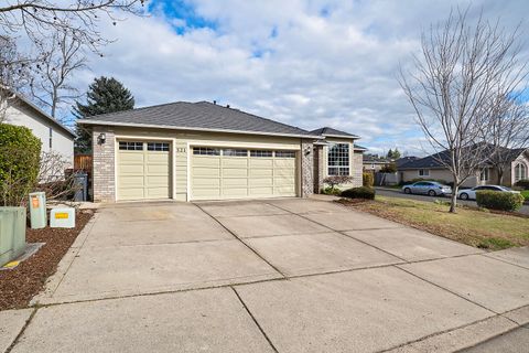 Single Family Residence in Medford OR 521 Sterling Point Drive 23.jpg