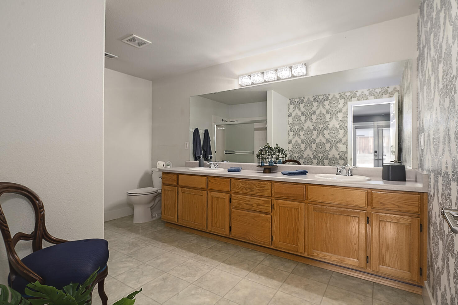 Single Family Residence in Medford OR 521 Sterling Point Drive 13.jpg