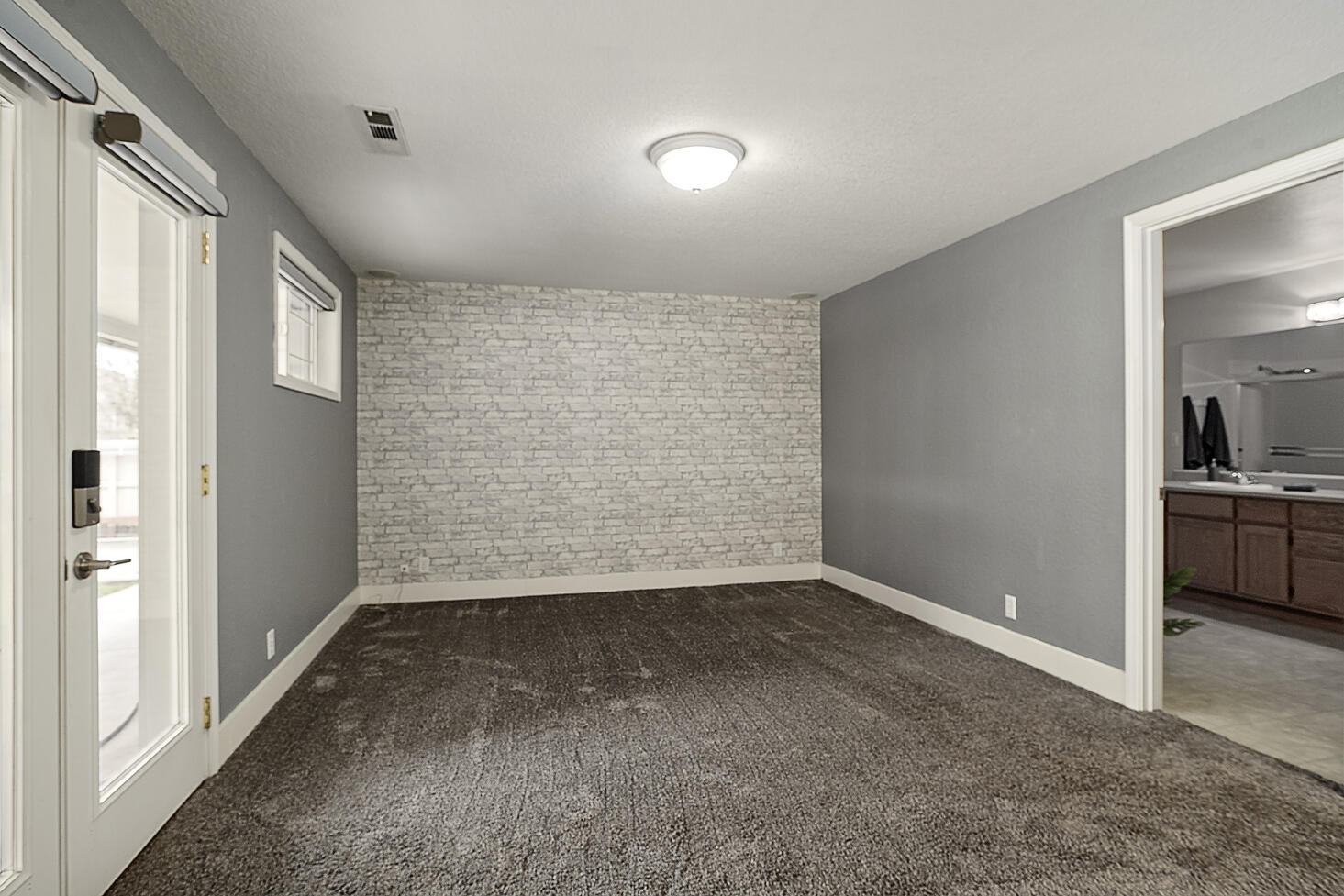 Single Family Residence in Medford OR 521 Sterling Point Drive 12.jpg