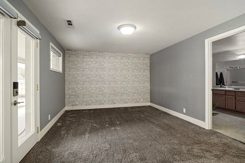 Single Family Residence in Medford OR 521 Sterling Point Drive 12.jpg