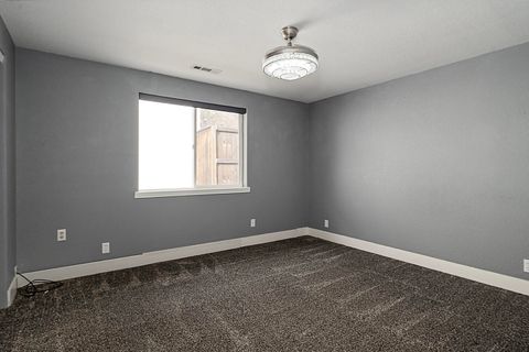 Single Family Residence in Medford OR 521 Sterling Point Drive 11.jpg