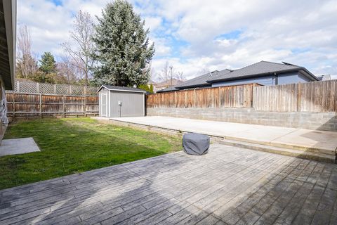 Single Family Residence in Medford OR 521 Sterling Point Drive 20.jpg