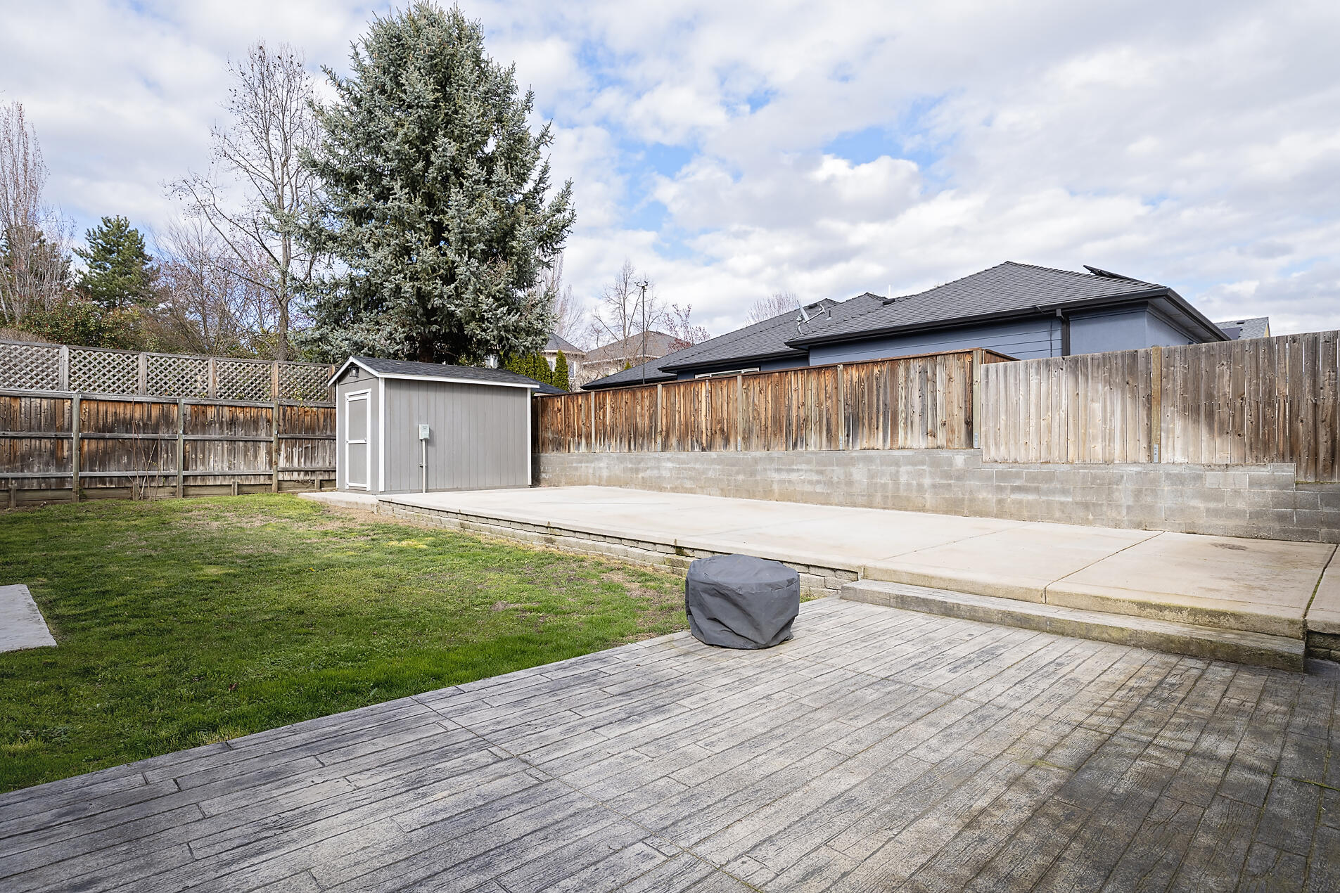 Single Family Residence in Medford OR 521 Sterling Point Drive 18.jpg