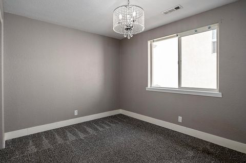 Single Family Residence in Medford OR 521 Sterling Point Drive 10.jpg