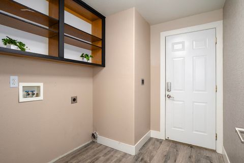 Single Family Residence in Medford OR 521 Sterling Point Drive 15.jpg