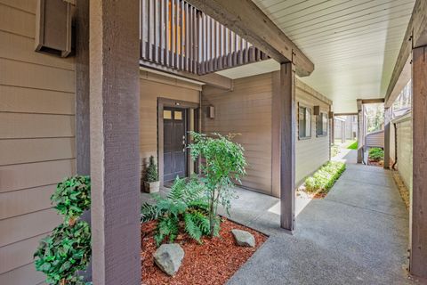 Condominium in Grants Pass OR 115 Rogue River Highway #APT 106.jpg