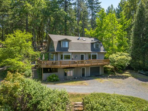 Single Family Residence in Grants Pass OR 1780 Southgate Way.jpg