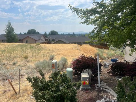  in Klamath Falls OR 866 Westview Drive #66.jpg
