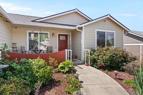 Single Family Residence in Myrtle Creek OR 188 NE Amanda Way.jpg
