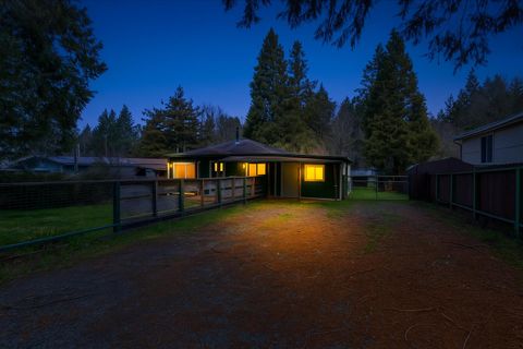 Single Family Residence in Glendale OR 254 Humphreys Addition Road.jpg