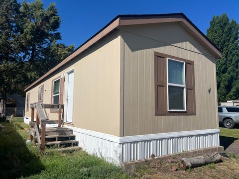 Mobile Home in Klamath Falls OR 4000 Round Lake Road #91.jpg