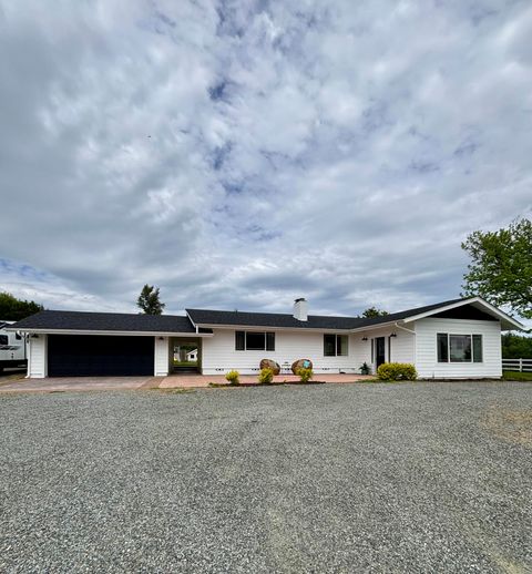 Single Family Residence in Grants Pass OR 3150 Woodland Park Road.jpg