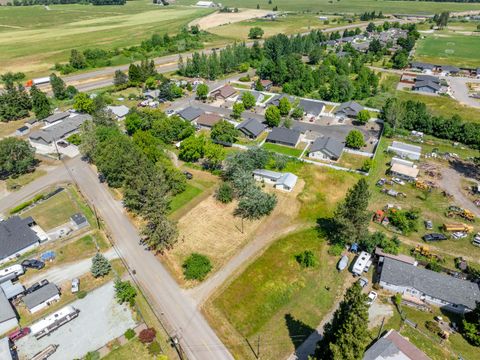 Single Family Residence in Myrtle Creek OR 207 Henry Street.jpg