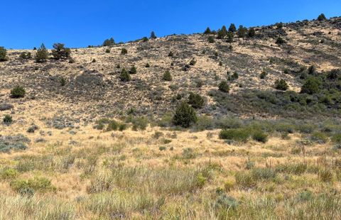  in Klamath Falls OR Lot 82 Peregrine Heights.jpg