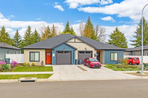 Single Family Residence in Medford OR 764 Terrazzo Way.jpg