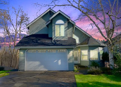 Single Family Residence in Grants Pass OR 900 Mystic Dr.jpg