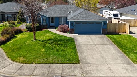 Single Family Residence in Medford OR 2236 Martin Drive.jpg
