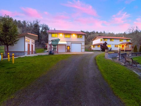 Single Family Residence in Winston OR 375 Porter Creek Road.jpg