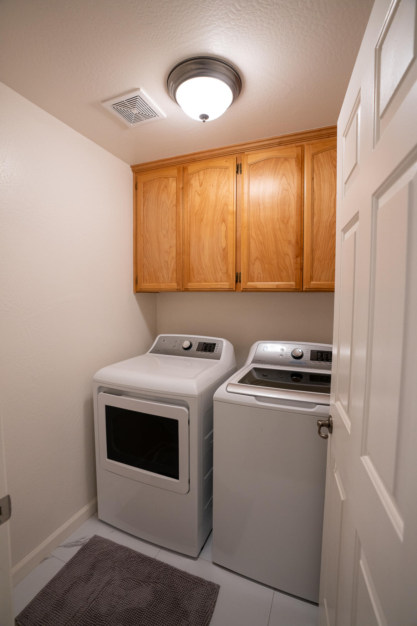 Single Family Residence in Medford OR 2331 Lillian Street 5.jpg
