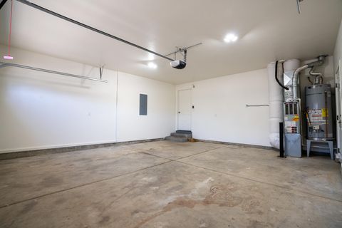 Single Family Residence in Medford OR 2331 Lillian Street 20.jpg