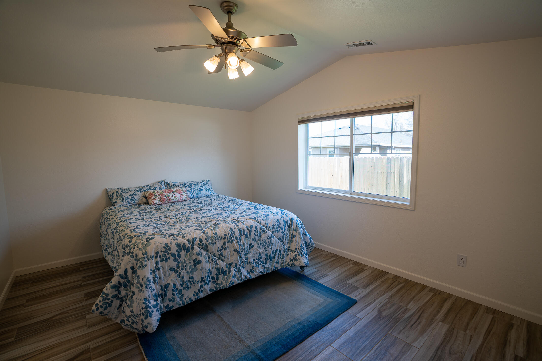 Single Family Residence in Medford OR 2331 Lillian Street 7.jpg