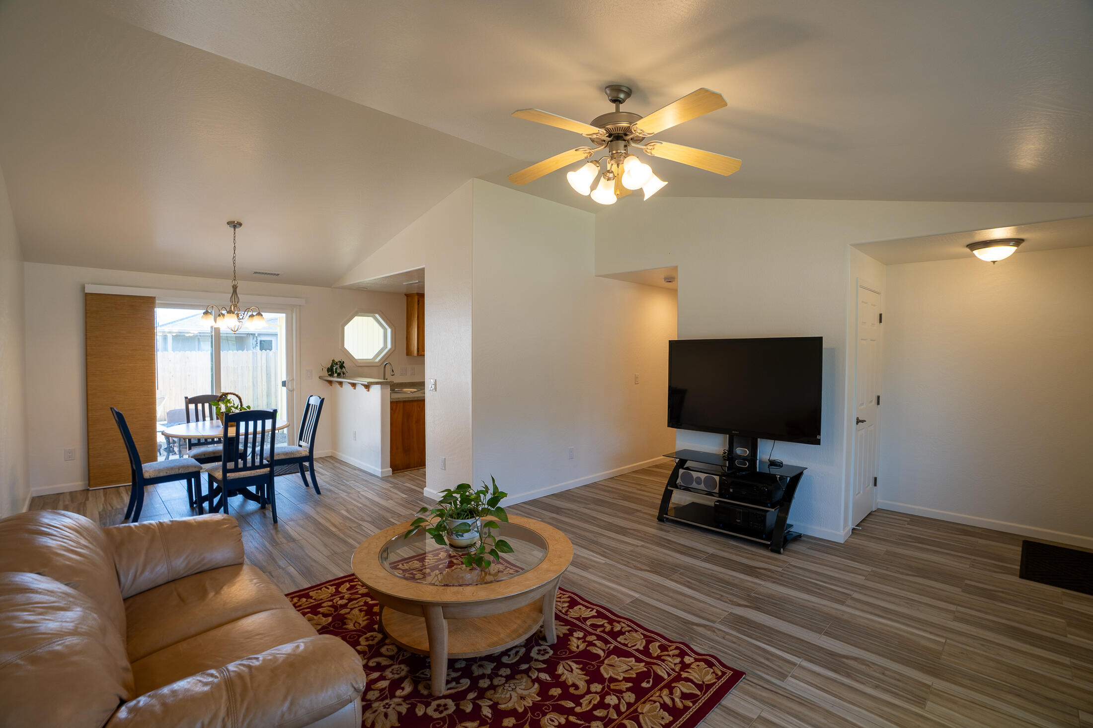 Single Family Residence in Medford OR 2331 Lillian Street 1.jpg
