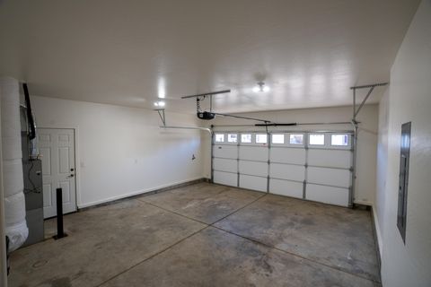 Single Family Residence in Medford OR 2331 Lillian Street 19.jpg