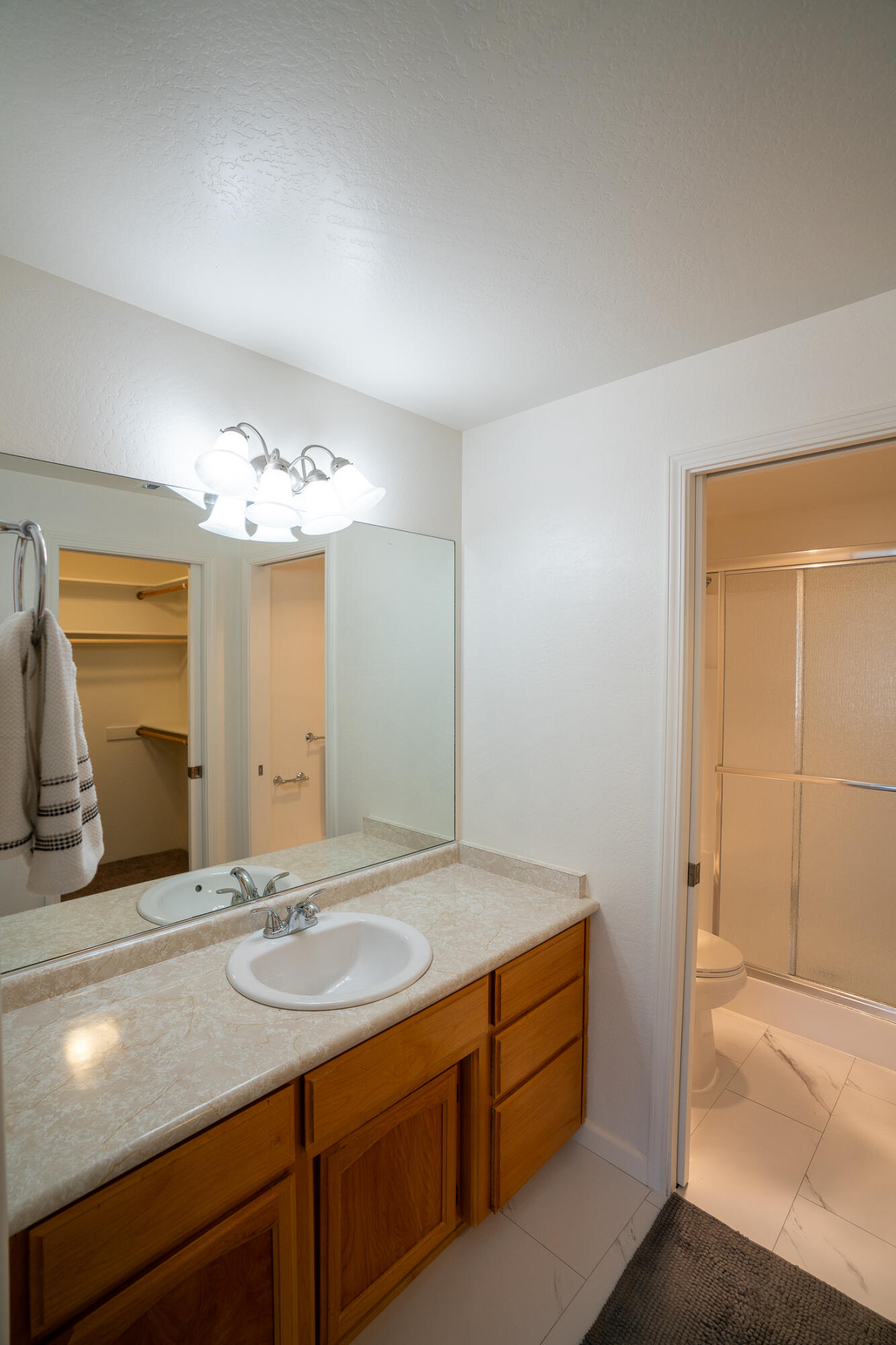Single Family Residence in Medford OR 2331 Lillian Street 8.jpg