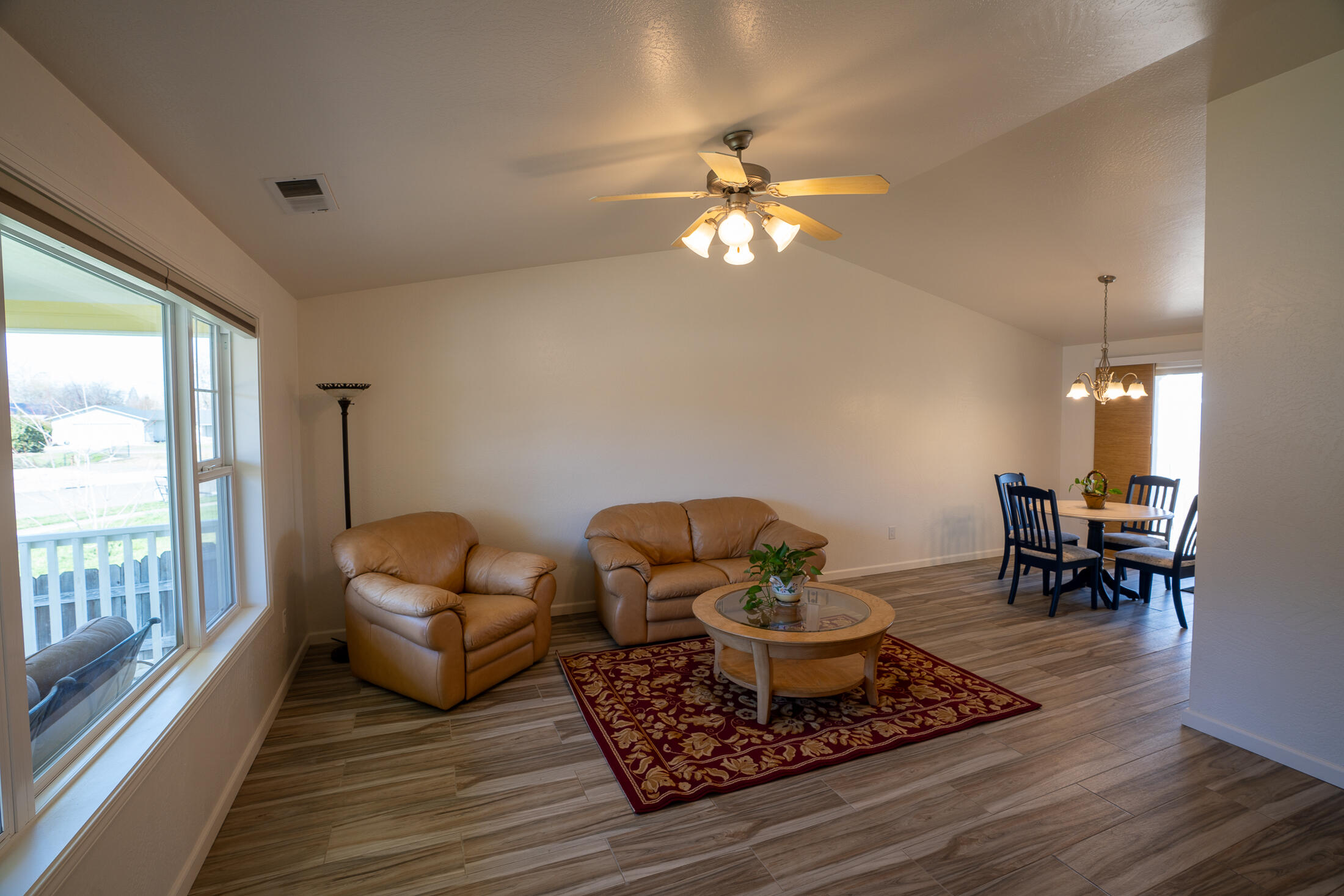 Single Family Residence in Medford OR 2331 Lillian Street 2.jpg