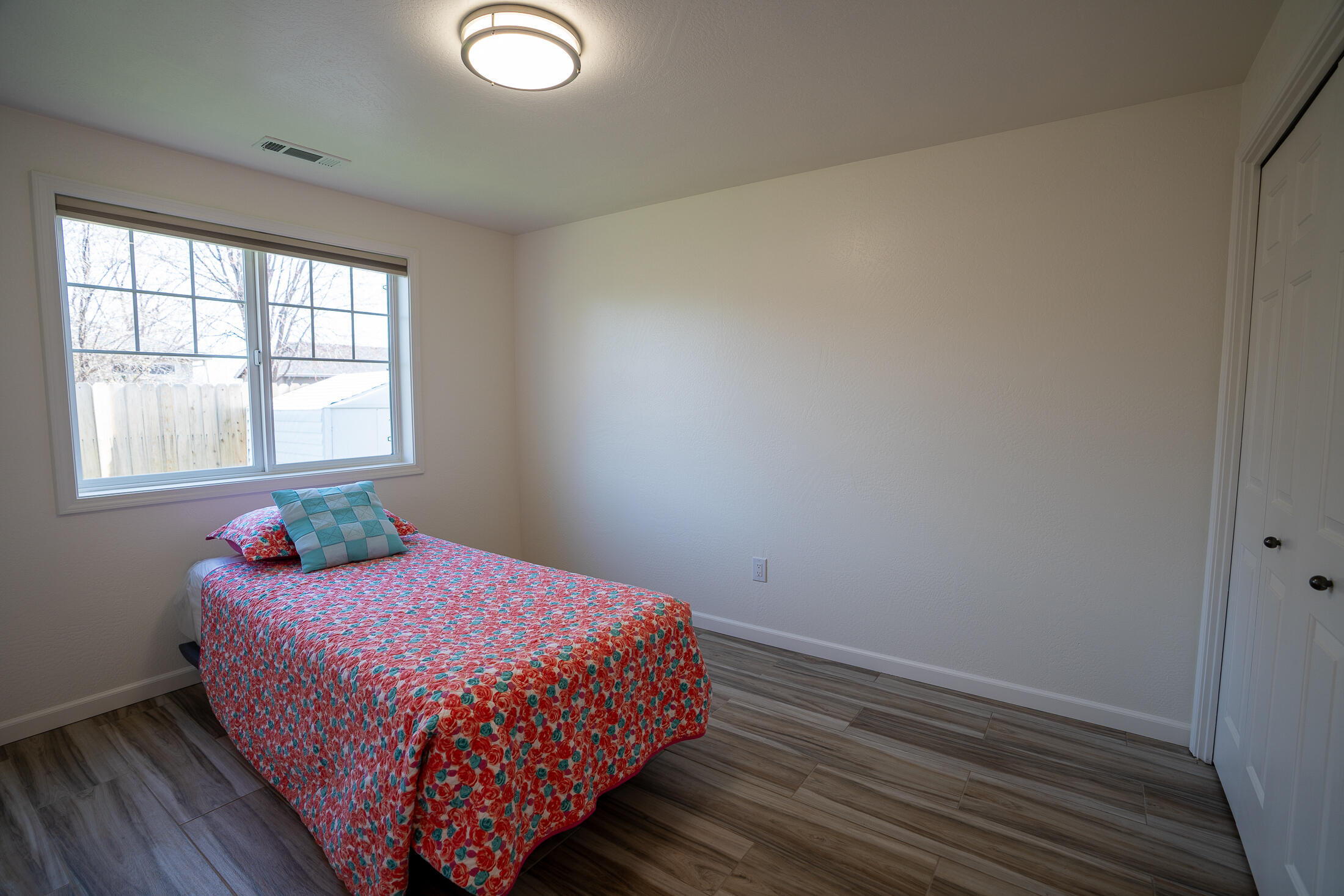 Single Family Residence in Medford OR 2331 Lillian Street 15.jpg