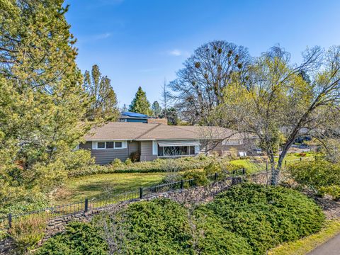 Single Family Residence in Medford OR 1925 Stratford Avenue.jpg