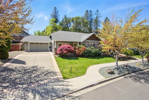 Single Family Residence in Grants Pass OR 2270 Haviland Drive.jpg