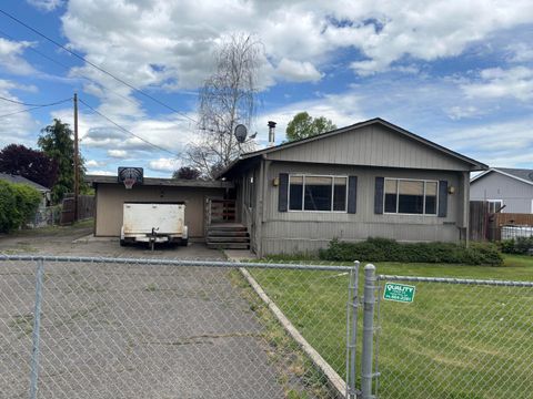 Manufactured On Land in Medford OR 56 Vashti Way.jpg