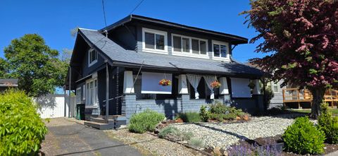 Single Family Residence in Klamath Falls OR 1420 Lookout Avenue.jpg