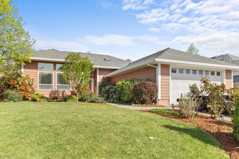 Single Family Residence in Grants Pass OR 2757 Florer Drive.jpg