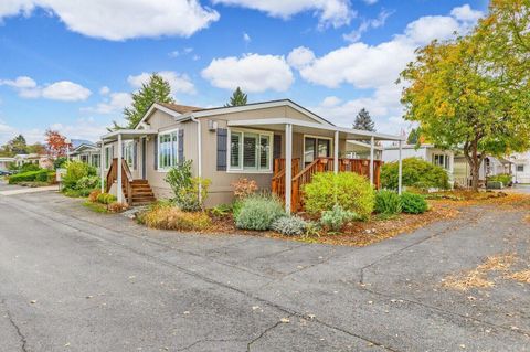 Mobile Home in Grants Pass OR 2379 SW Webster Road.jpg