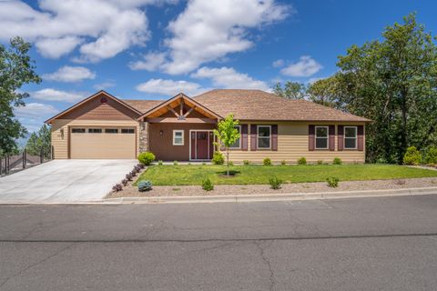 Single Family Residence in Grants Pass OR 2231 SE Linden Lane.jpg