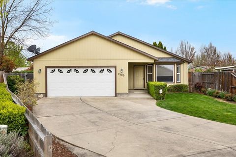 Single Family Residence in Medford OR 2700 Brae Drive.jpg