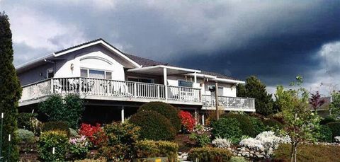 Single Family Residence in Medford OR 1533 Upland Place.jpg