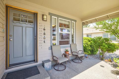 Single Family Residence in Grants Pass OR 914 Schaefers Lane 2.jpg