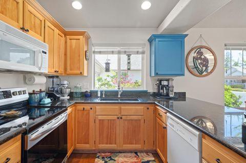 Single Family Residence in Grants Pass OR 914 Schaefers Lane 10.jpg