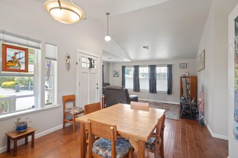 Single Family Residence in Grants Pass OR 914 Schaefers Lane 13.jpg