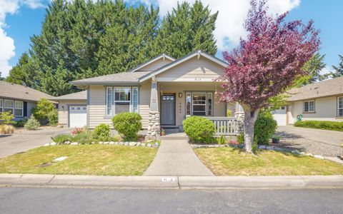 Single Family Residence in Grants Pass OR 914 Schaefers Lane.jpg