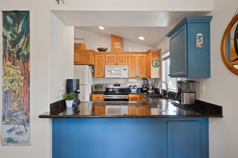 Single Family Residence in Grants Pass OR 914 Schaefers Lane 9.jpg