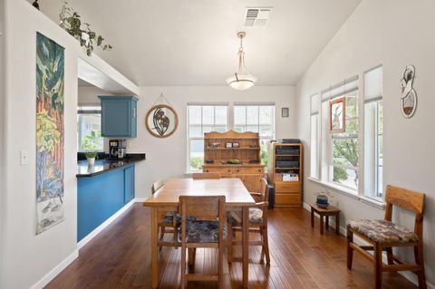 Single Family Residence in Grants Pass OR 914 Schaefers Lane 6.jpg