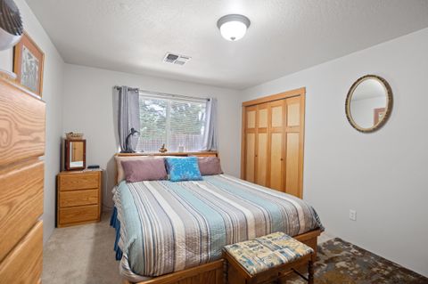 Single Family Residence in Grants Pass OR 914 Schaefers Lane 18.jpg