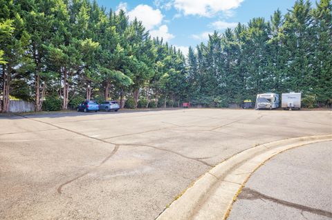 Single Family Residence in Grants Pass OR 914 Schaefers Lane 24.jpg