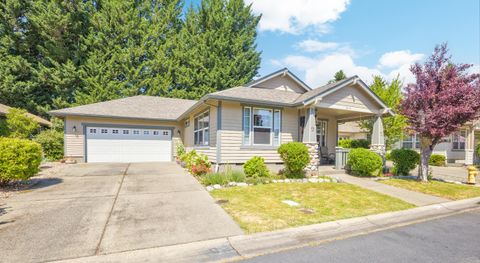 Single Family Residence in Grants Pass OR 914 Schaefers Lane 1.jpg