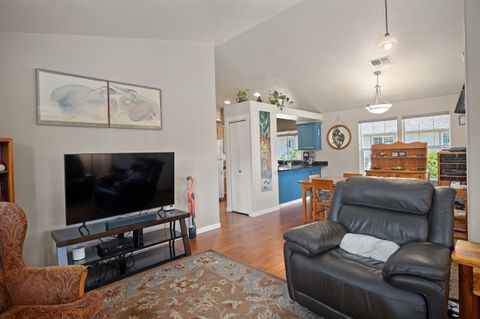 Single Family Residence in Grants Pass OR 914 Schaefers Lane 7.jpg